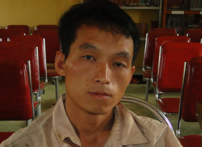 Hai người Lào mang 10 bánh thuốc phiện bị bắt giữ